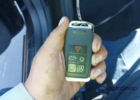 2017 Volvo Xc60 T5 Inscription z USA, uszkodzony, nr VIN YV440MRU8H2013476